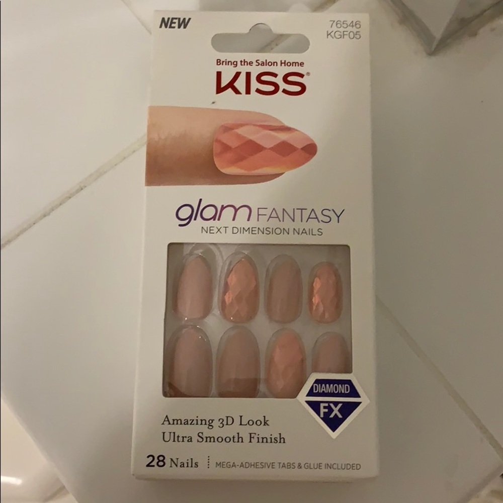 Kiss glam fantasy nails 💝